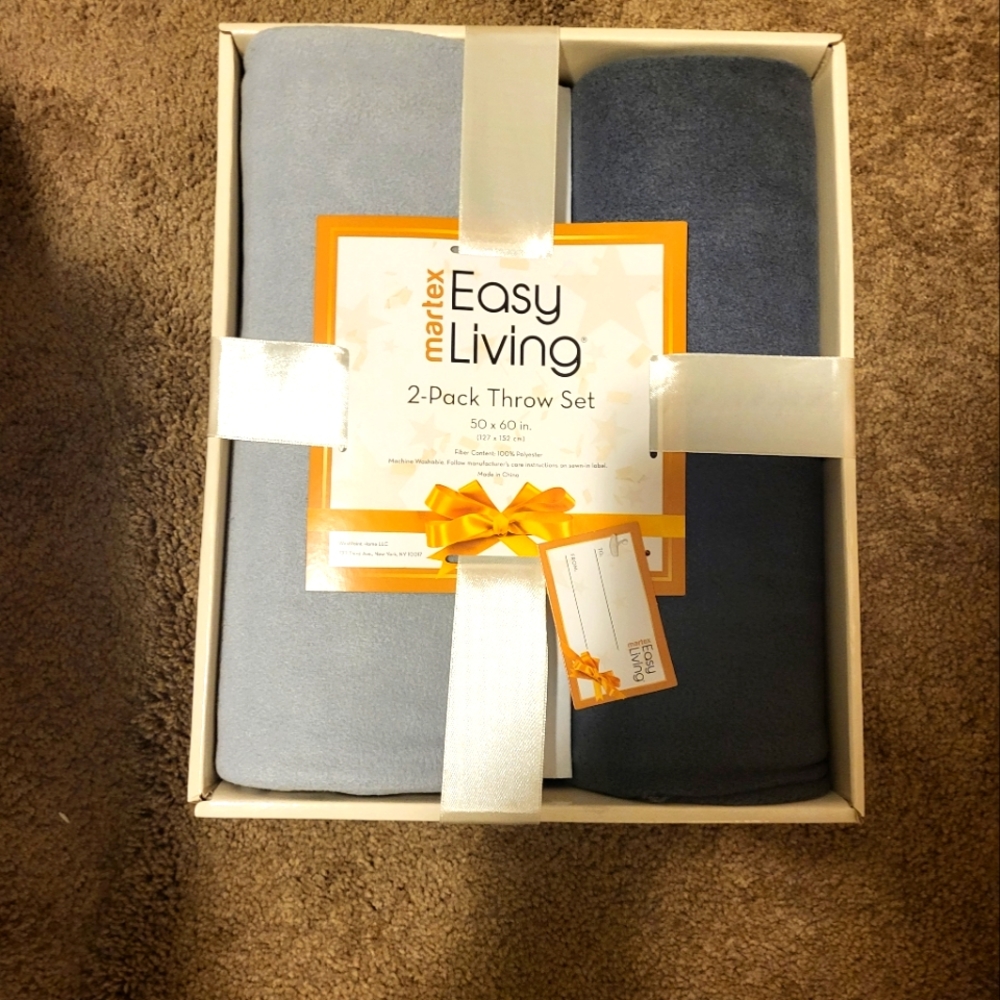 EASY LIVING 2 PACK LIGHT GRAY AND DARK GRAY THROW BLANKETS. NWT